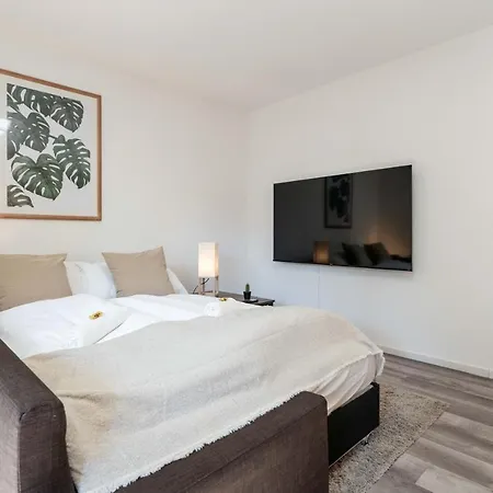 Moderne Mit Parkplatz Apartament