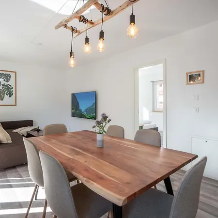 Moderne Mit Parkplatz Apartament