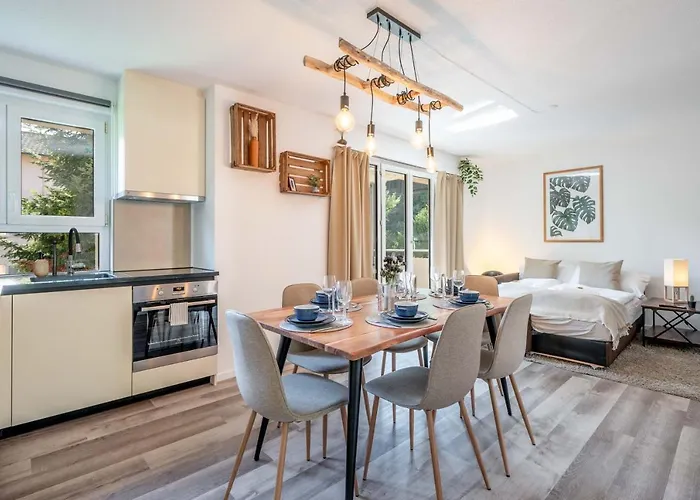 Moderne Mit Parkplatz Appartamento