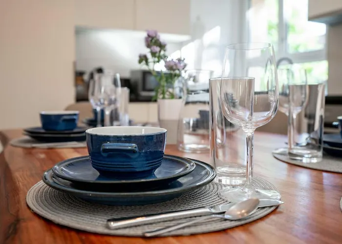 Moderne Mit Parkplatz *